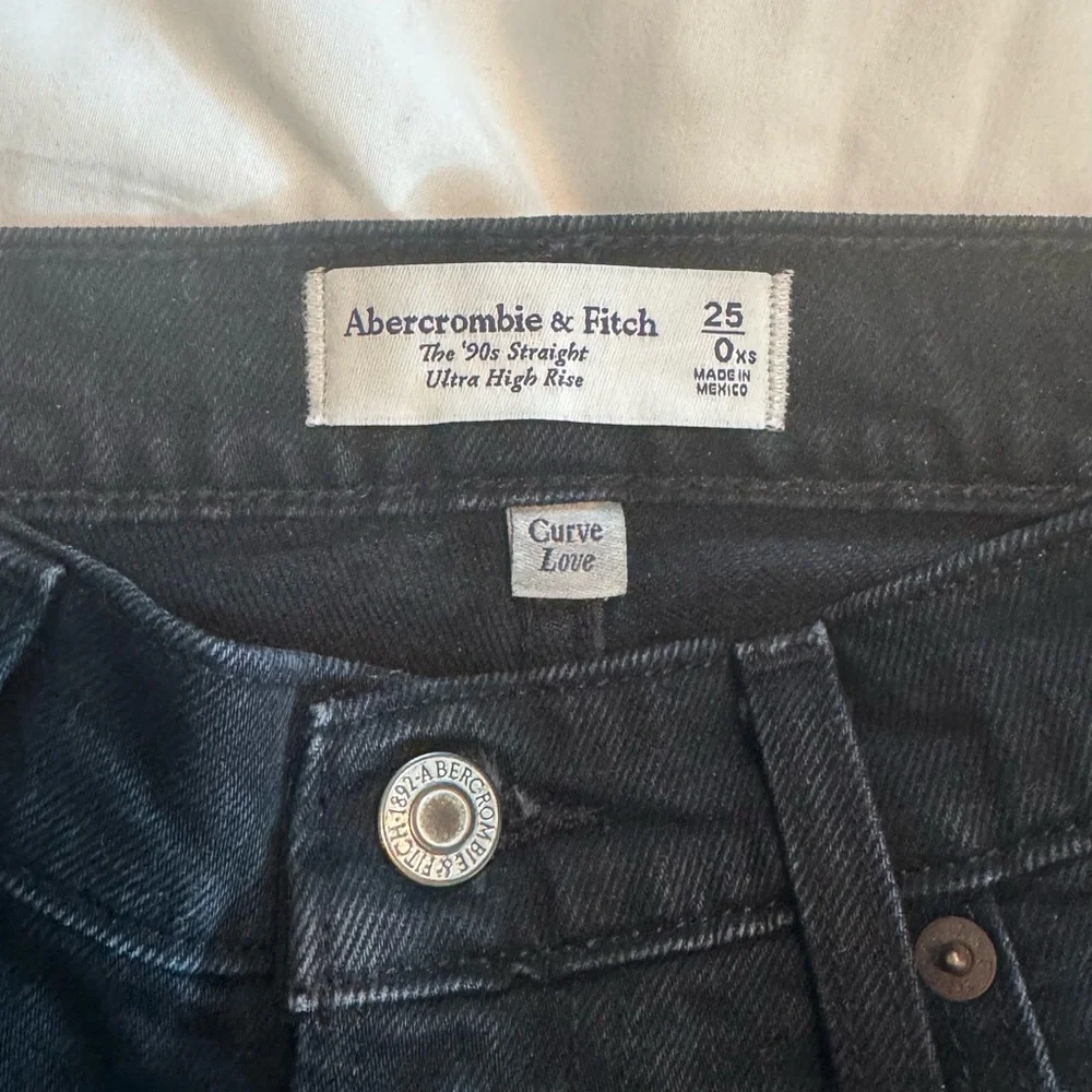 Abercrombie & Fitch CURVE LOVE Ultra High Rise 90s Straight - Picture 3 of 5